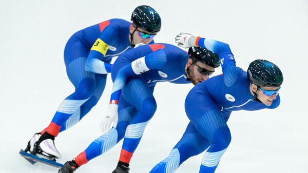 Российские спортсмены конькобежцы Даниил Алдошкин, Сергей Трофимов и Руслан Захаров