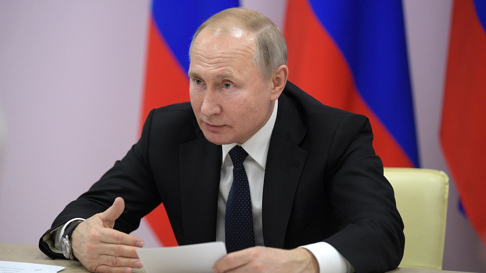 В Кремле, отвечая на вопрос о встречах Путина, призвали не забегать вперед