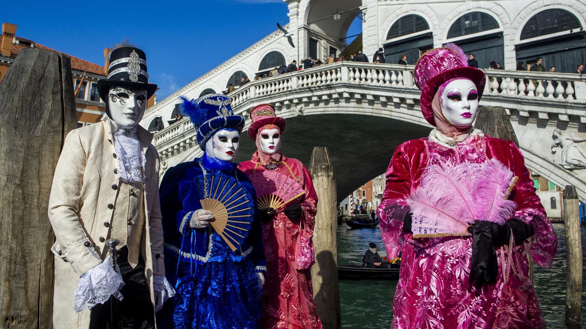 Участники Венецианского карнавала на улице Венеции - РИА Новости, 1920, 23.04.2022