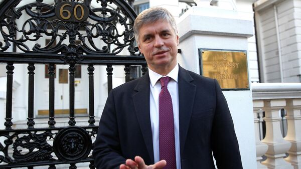 Посол Украины в Великобритании Вадим Пристайко у здания посольства в Лондоне