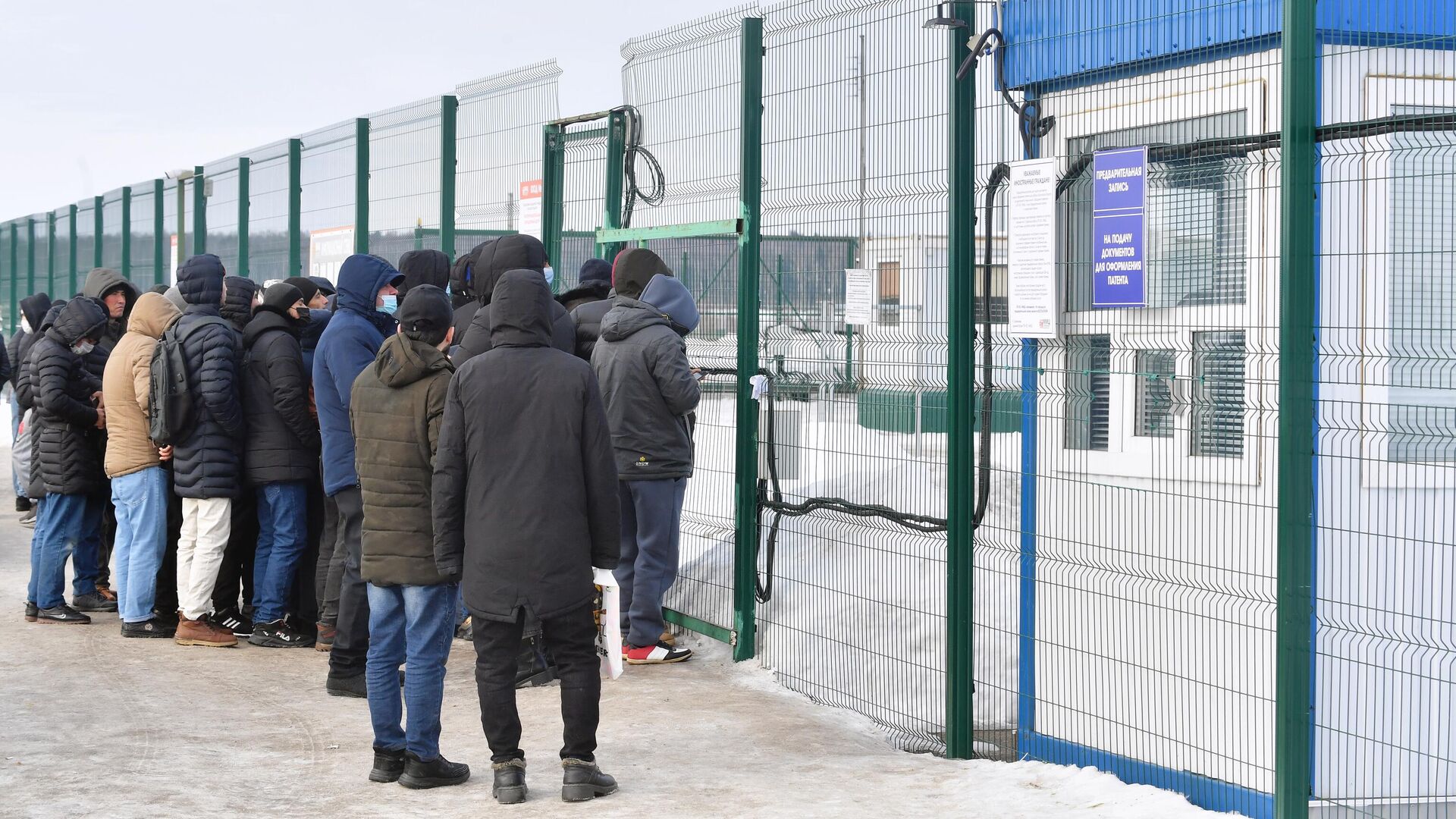 Ситуация возле многофункционального миграционного центра в Калужской области - РИА Новости, 1920, 30.11.2023