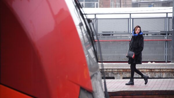 Девушка на платформе, Москва