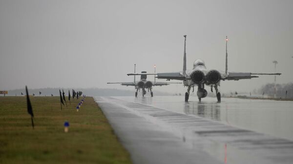 Истребители F-15C ВВС США на авиабазе в городе Ласк, Польша