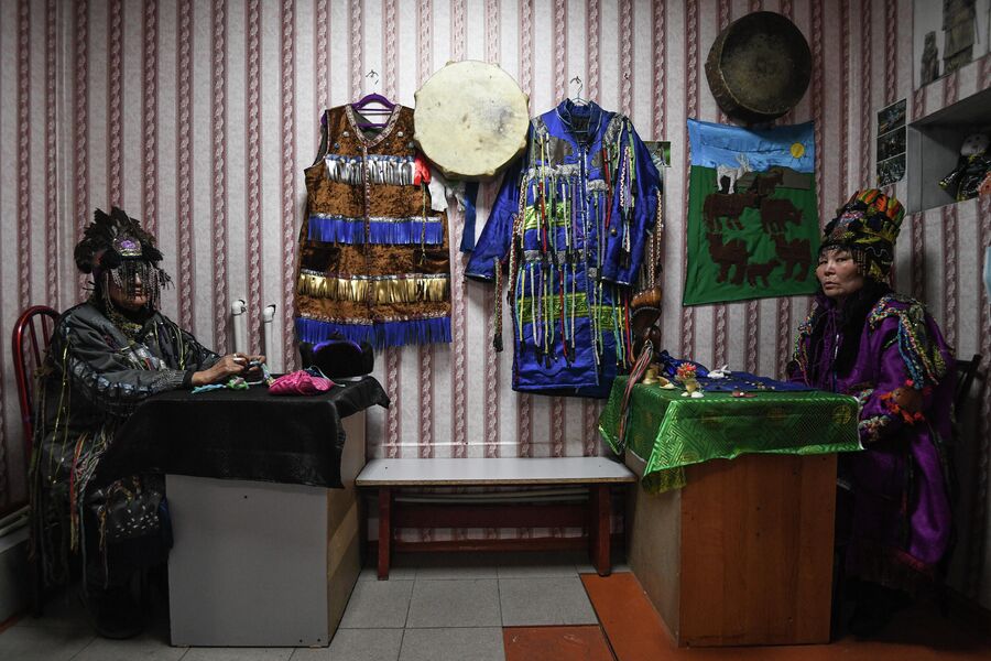 Шаманки в одной из шаманских клиник Кызыла