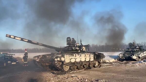 Российские войска возвращаются в пункты постоянной дислокации после учений. Стоп-кадр видео