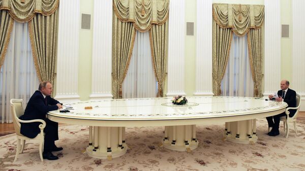 Президент России Владимир Путин и федеральный канцлер Германии Олаф Шольц во время встречи в Кремле
