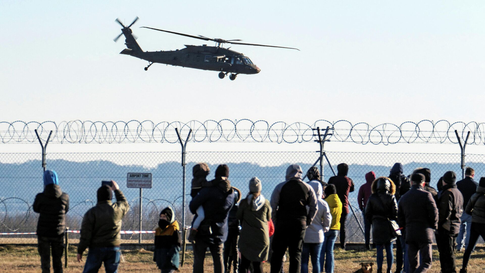 Вертолет ВВС США UH-60 Black Hawk в аэропорту Жешув-Ясенка, Польша - РИА Новости, 1920, 16.02.2022