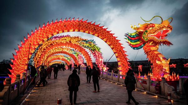 Фестиваль фонарей в Яньтае в восточной провинции Шаньдун, Китай