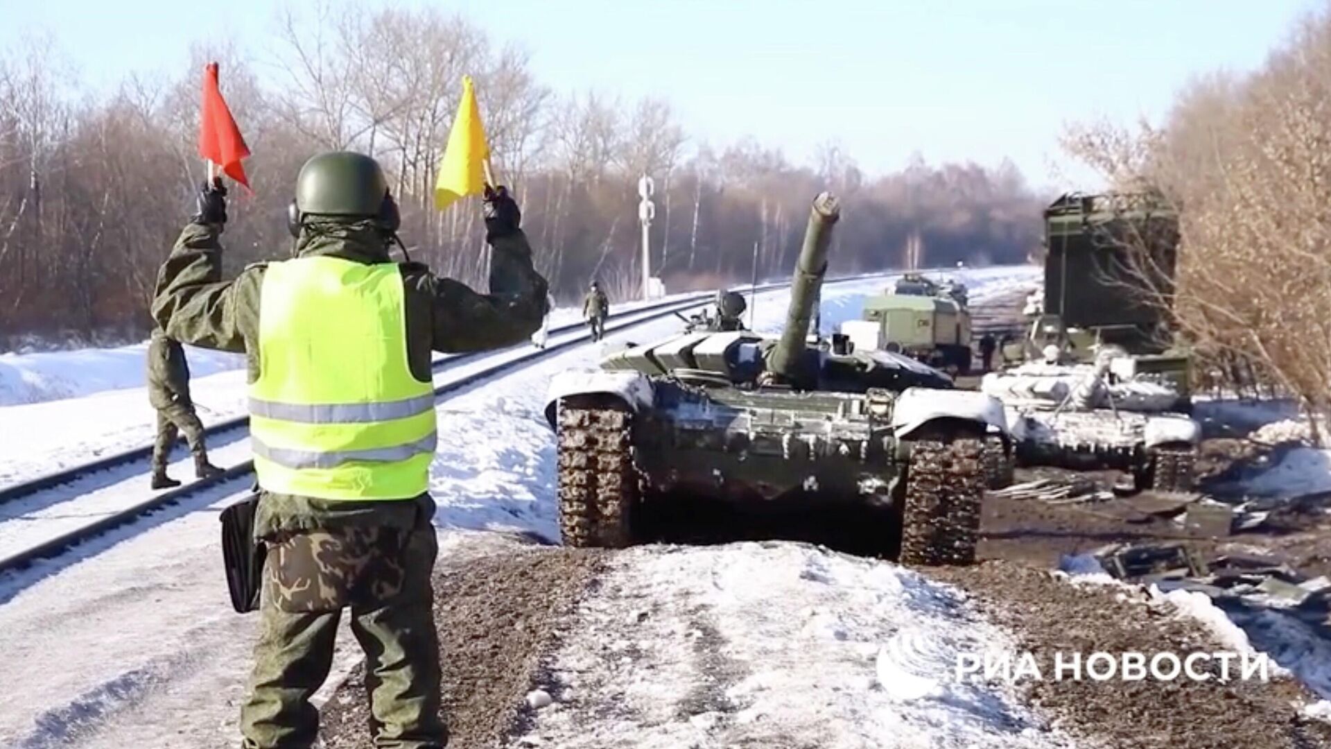 Возвращение в пункты постоянной дислокации подразделений Западного военного округа. Кадр видео - РИА Новости, 1920, 16.02.2022