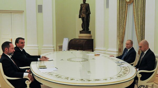 Президент РФ Владимир Путин и президент Бразилии Жаир Болсонару во время встречи в Кремле