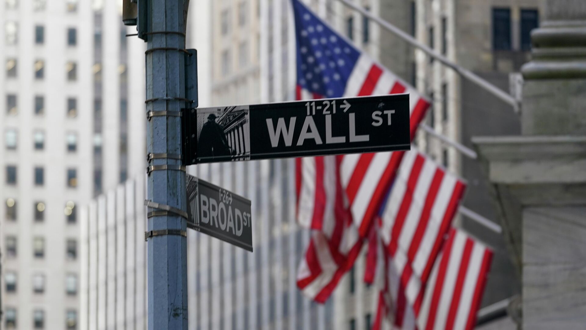 Знак Уолл-стрит возле Нью-Йоркской фондовой биржи - РИА Новости, 1920, 21.04.2022