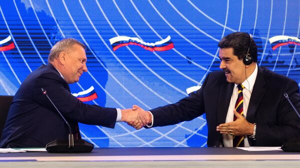 Заместитель председателя правительства России Юрий Борисов и президент Венесуэлы Николас Мадуро во время встречи в Каракасе