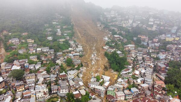 Последствия схода оползня в городе Петрополис, Бразилия