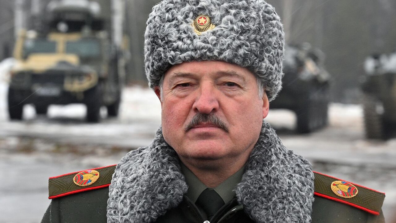 Лукашенко заявил о приведении в готовность средств ПВО