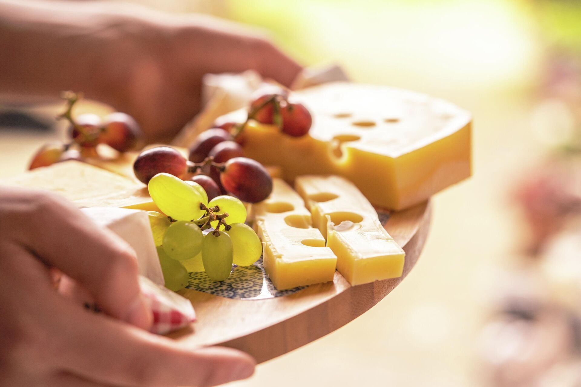 Как правильно хранить сыр? Рекомендации и полезные советы