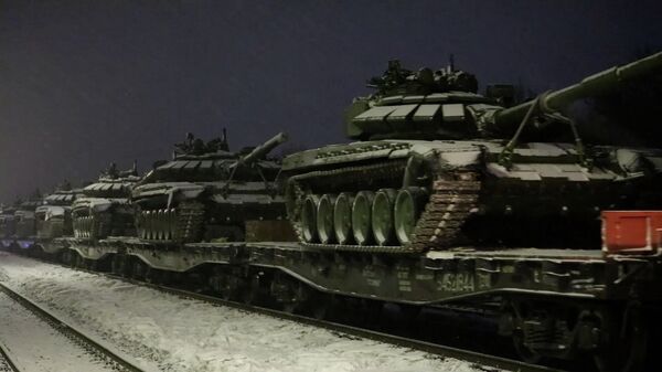 Очередной эшелон танковой армии ЗВО возвращается после учений