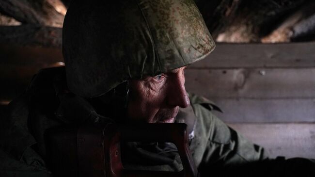 Военнослужащий ЛНР на линии соприкосновения в Луганской области