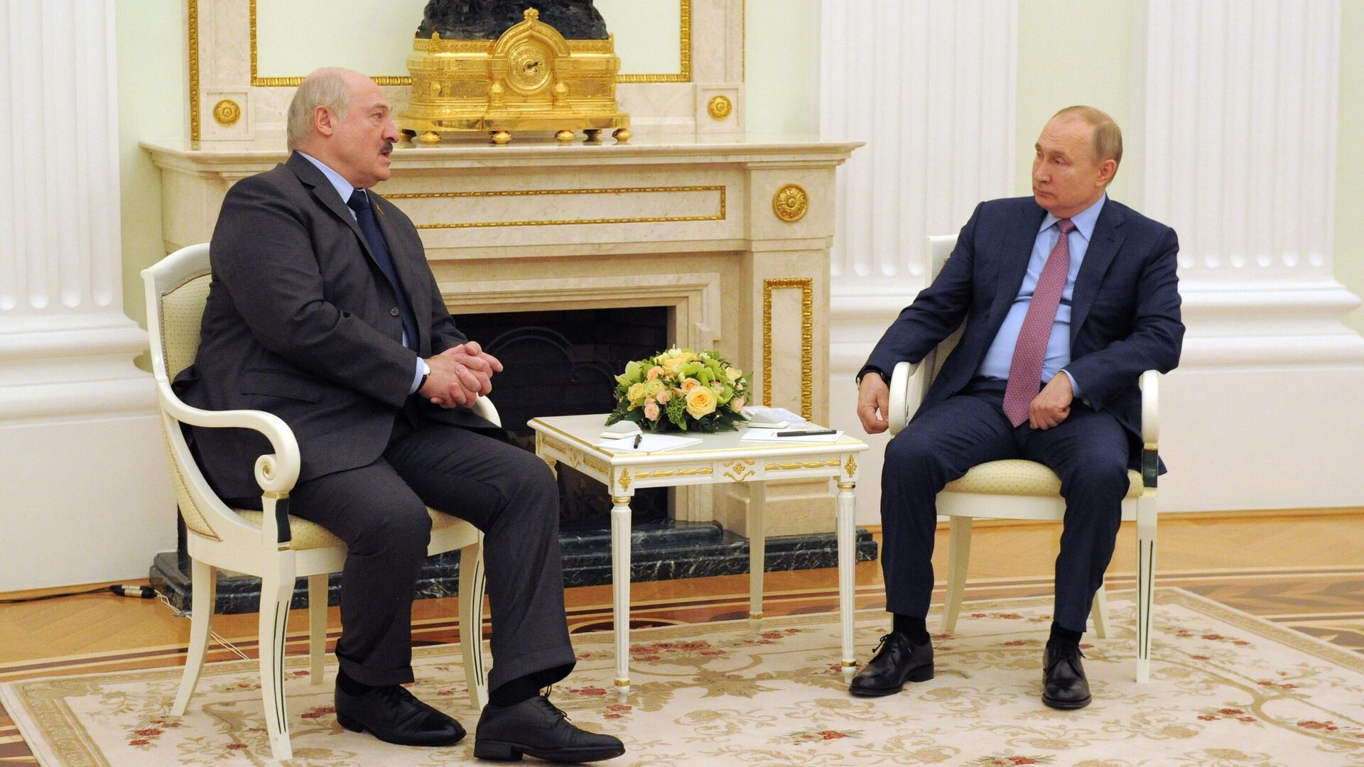 Президент России Владимир Путин и президент Белоруссии Александр Лукашенко во время встречи в Кремле - РИА Новости, 1920, 20.06.2022