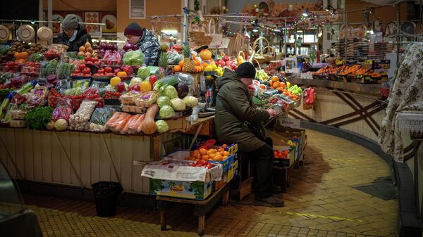 Продавцы на рынке в центре Киева