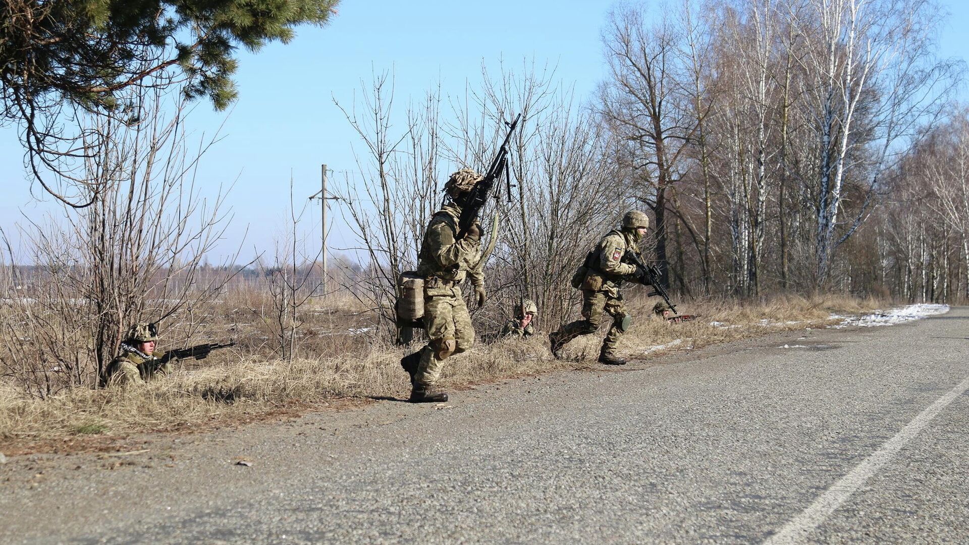 Украинские военные во время учений - РИА Новости, 1920, 15.03.2022