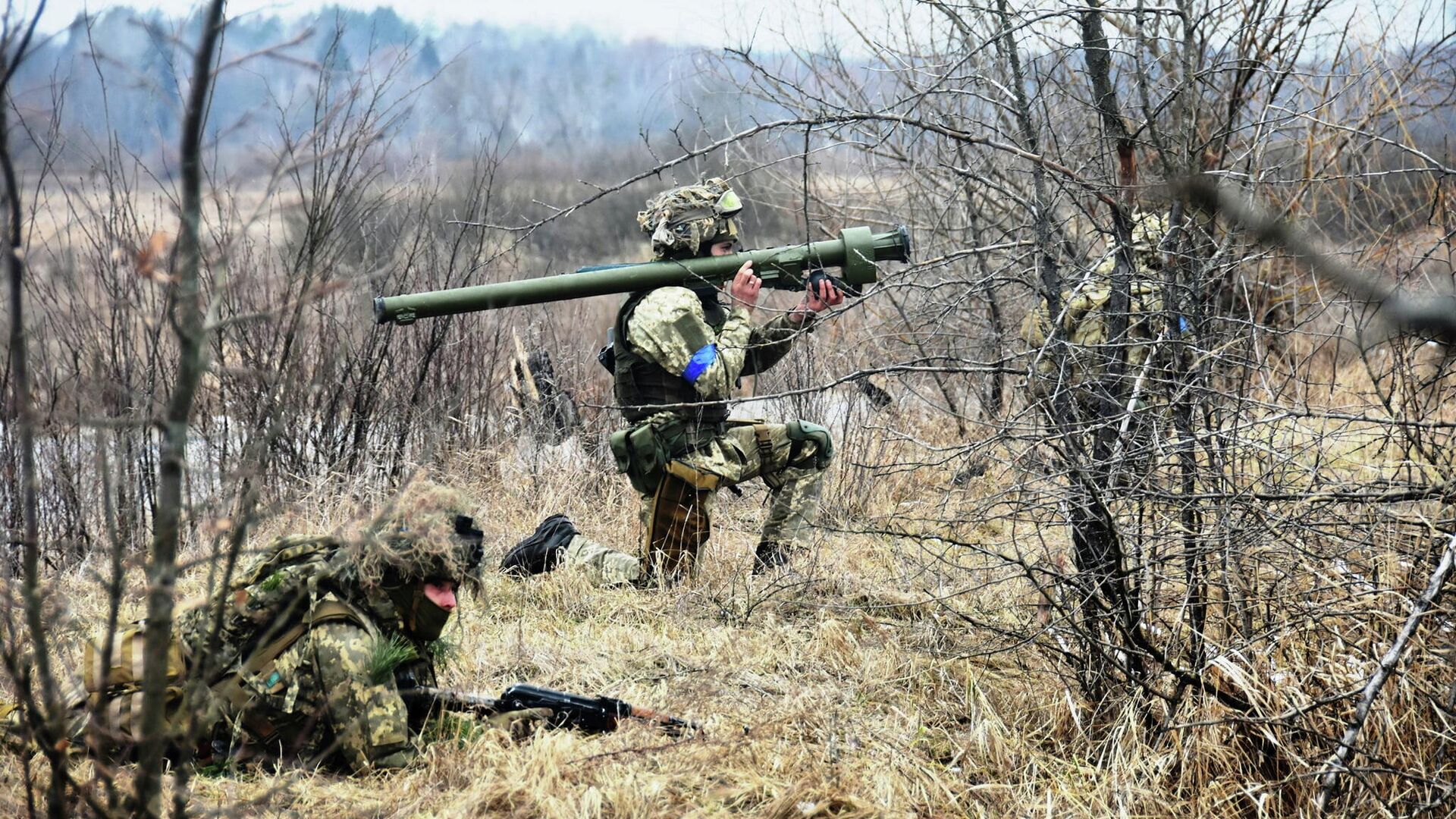 Украинские военные во время учений - РИА Новости, 1920, 27.02.2022