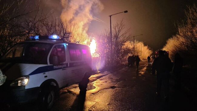 Пожар на месте взрыва в Донбассе