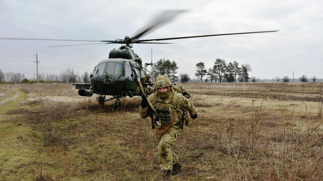 Украинские военные во время учений