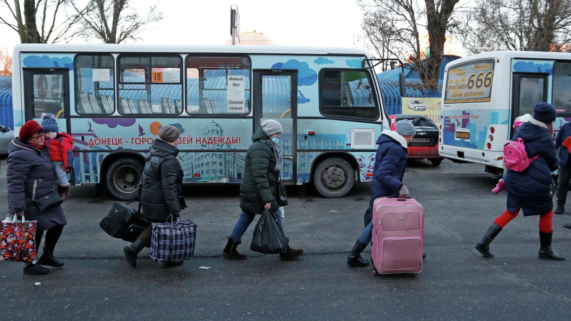 Эвакуация граждан Донецкой Народной Республики в Ростовскую область - РИА Новости, 1920, 19.02.2022