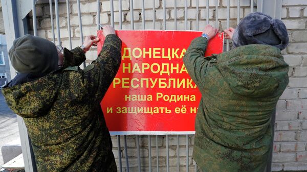 Военнослужащие Народной милиции ДНР на мобилизационном пункте в Донецке