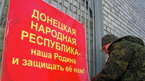 Военнослужащий Народной милиции ДНР на мобилизационном пункте в Донецке