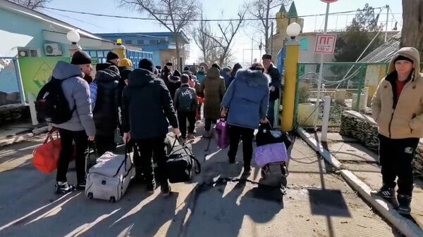 Прибытие беженцев из Донбасса в лагерь Спутник Ростовской области