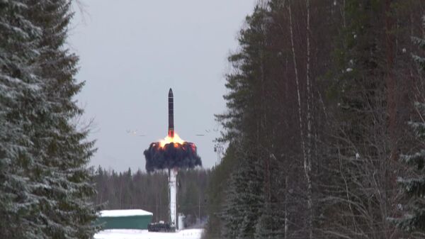 Запуск межконтинентальной баллистической ракеты Ярс в рамках учений сил стратегического сдерживания Гром-2022 Минобороны РФ. Стоп-кадр видео