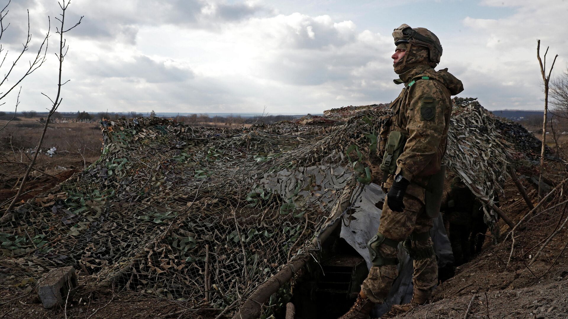 Украинские военнослужащие на линии соприкосновения в Донецкой области - РИА Новости, 1920, 20.02.2022