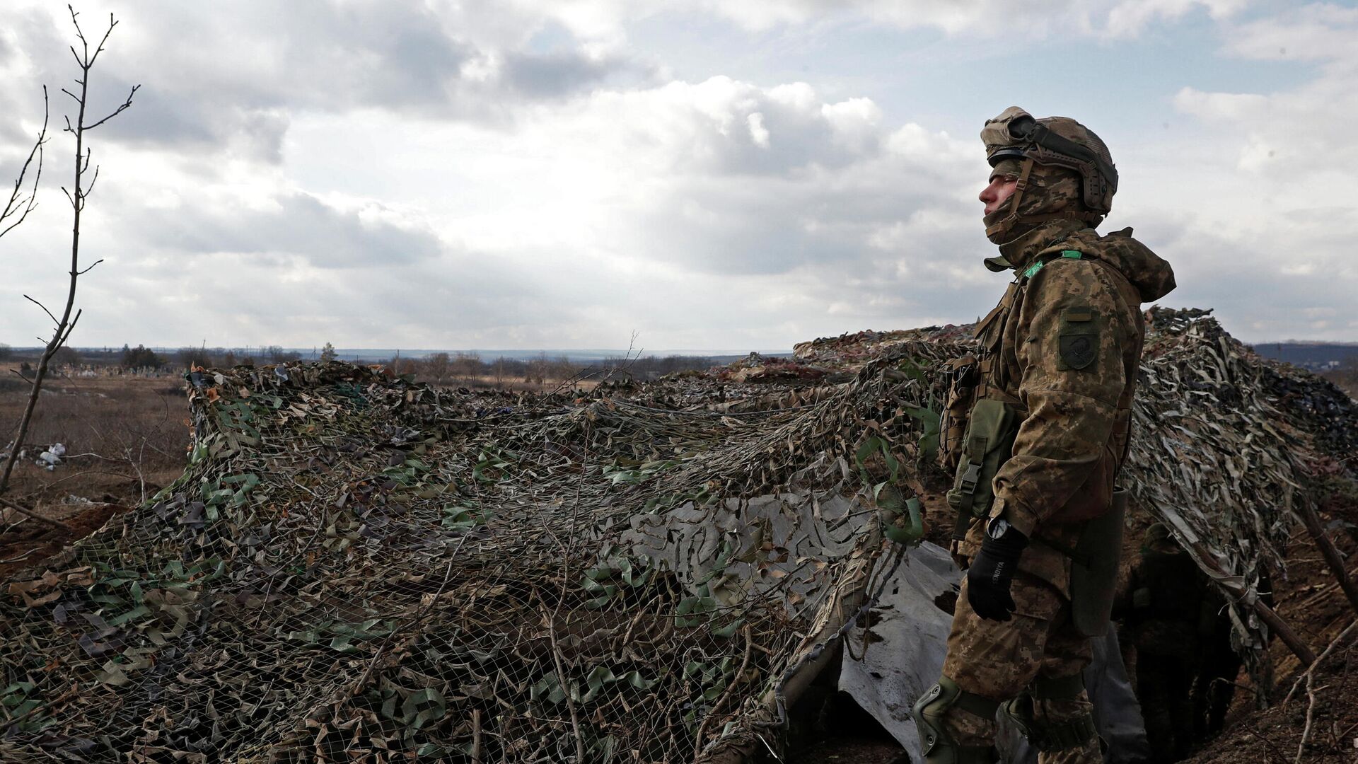 Украинские военнослужащие на линии соприкосновения в Донецкой области - РИА Новости, 1920, 20.02.2022