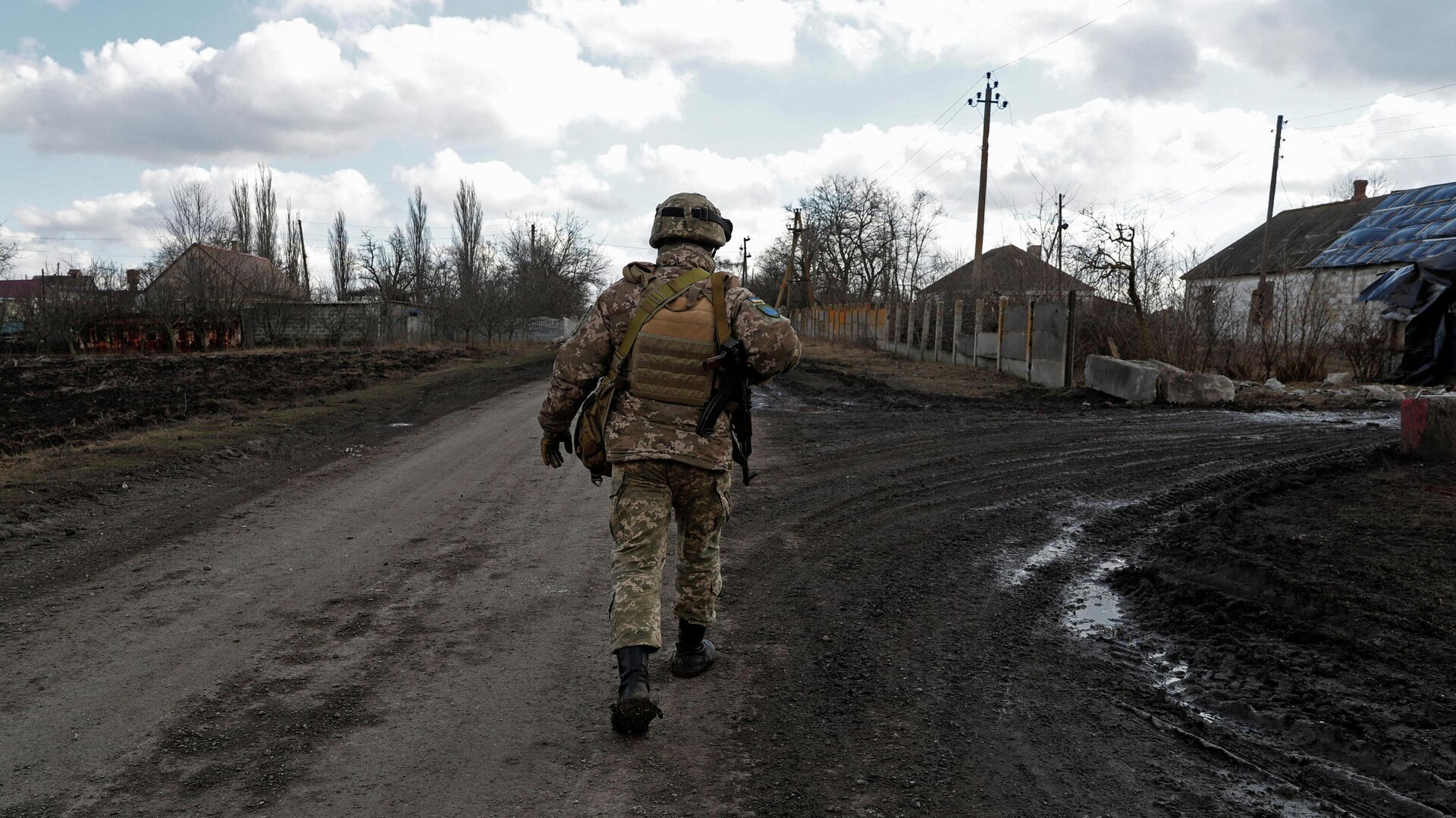 Украинские военнослужащие на линии соприкосновения в Донецкой области - РИА Новости, 1920, 24.02.2022