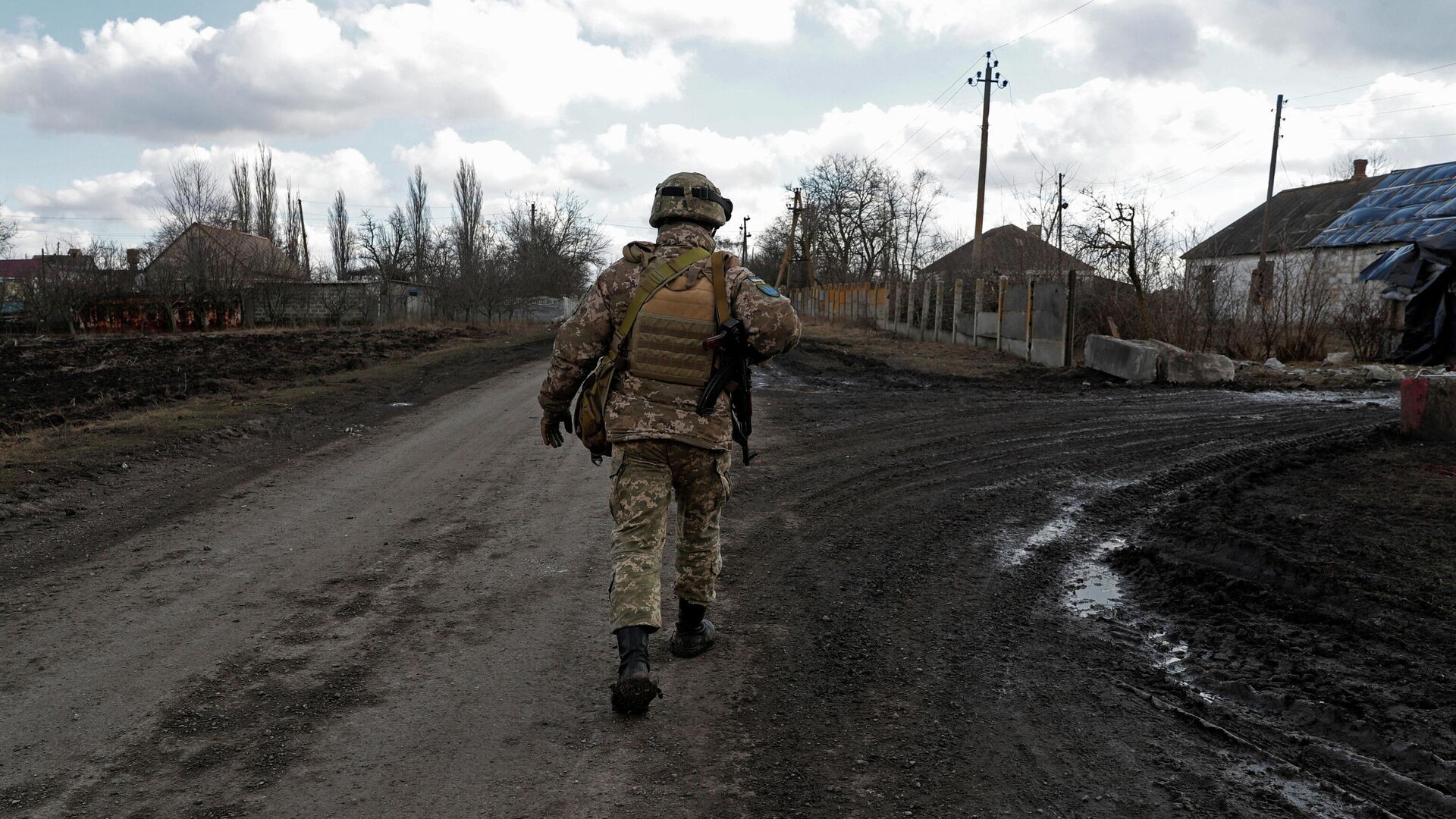 Украинские военнослужащие на линии соприкосновения в Донецкой области - РИА Новости, 1920, 21.02.2022