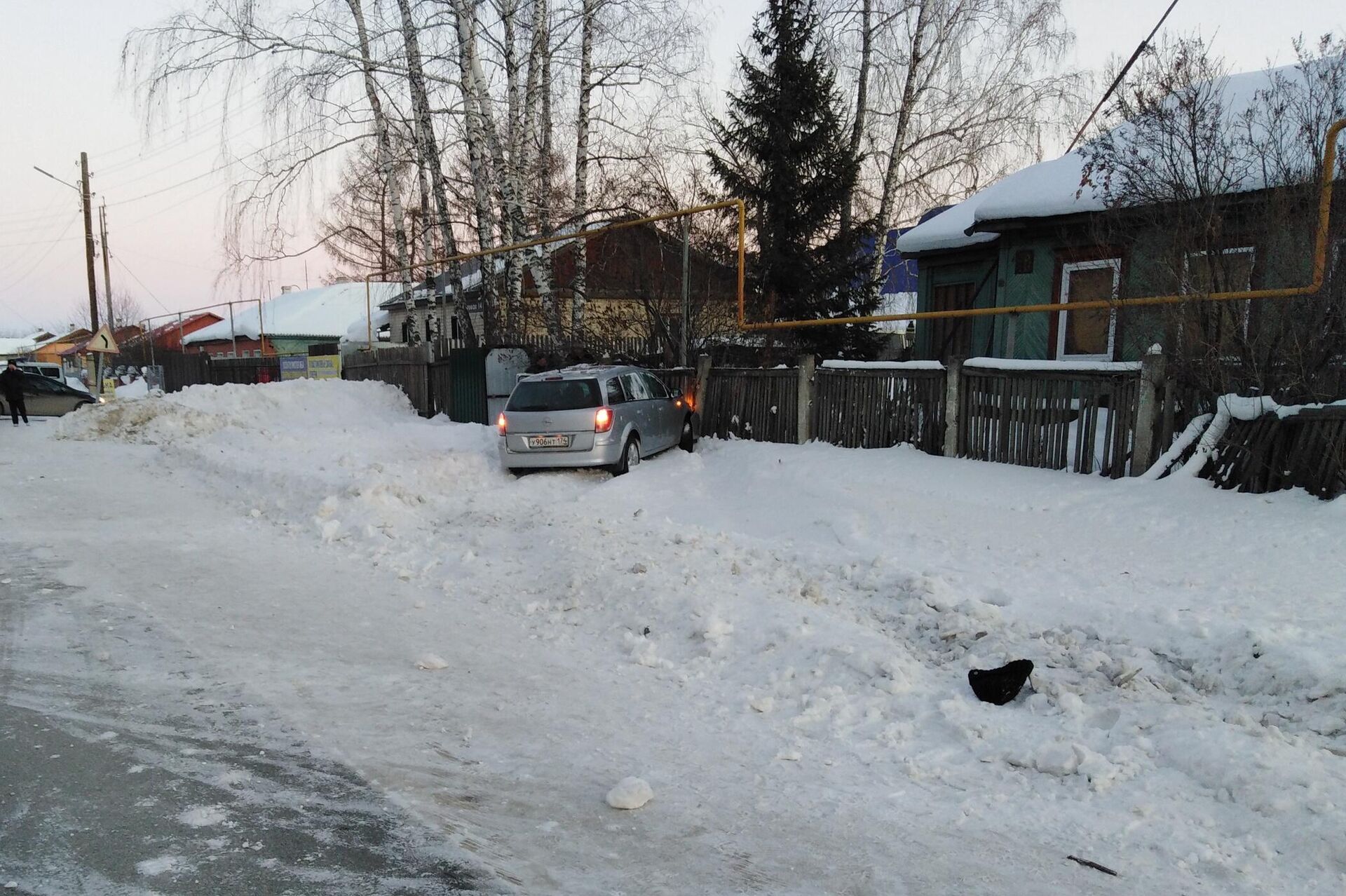 В Челябинской области мужчина в состоянии алкогольного опьянения, управляя а/м Опель Астра, сбил двух сестер-подростков, шедших по обочине - РИА Новости, 1920, 20.02.2022