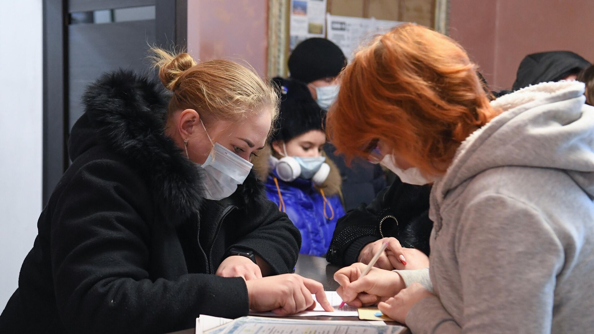 Жители Донецкой и Луганской народных республик в пункте временного размещения в пансионате Звезда в Ростовской области - РИА Новости, 1920, 20.02.2022