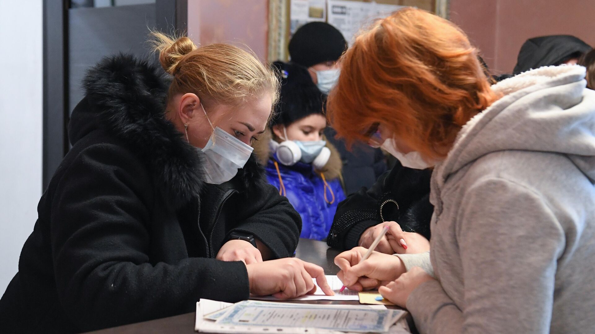 Жители Донецкой и Луганской народных республик в пункте временного размещения в пансионате Звезда в Ростовской области - РИА Новости, 1920, 20.02.2022