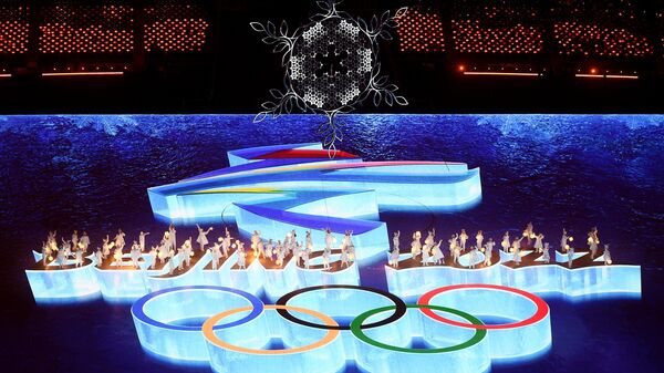 Участники церемонии закрытия XXIV зимних Олимпийских игр в Пекине.