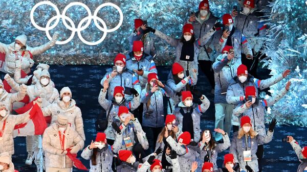 Российские спортсмены, члены сборной России (команда ОКР) на церемонии закрытия XXIV зимних Олимпийских игр в Пекине.