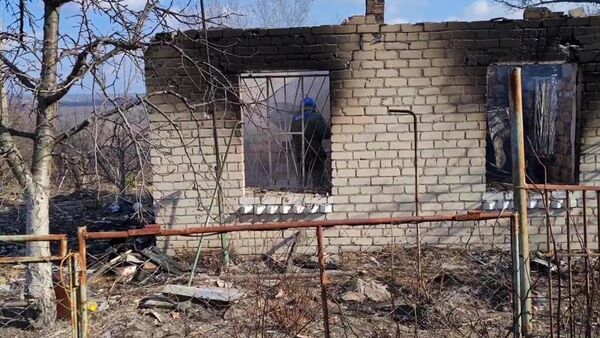 Последствия артиллерийского удара ВСУ по селу Пионерское в ЛНР