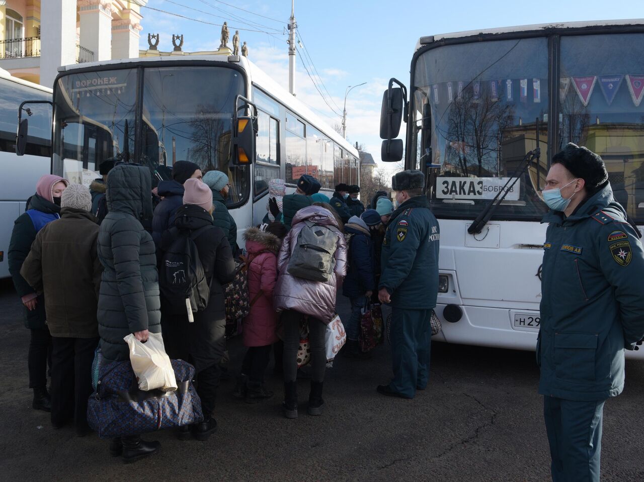 В Саратов прибыли первые беженцы из Донбасса - РИА Новости, 21.02.2022