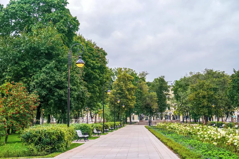 Репинский сквер в Москве Репинский сквер в Москве