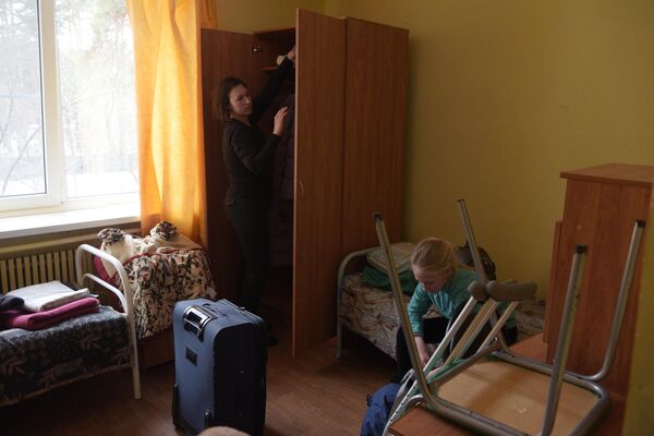 Жители Донбасса во время размещения на территории детского лагеря Голубой экран в Воронеже