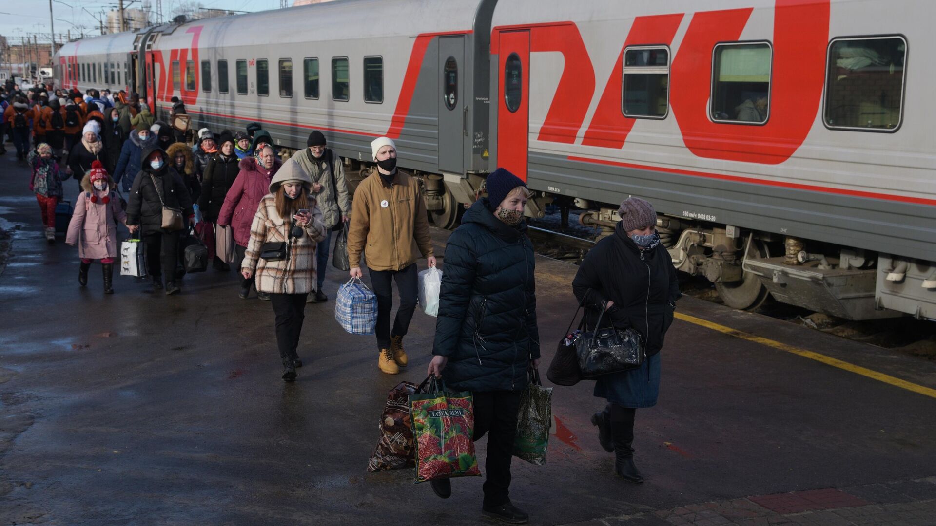 Жители Донбасса на железнодорожном вокзале - РИА Новости, 1920, 23.03.2022