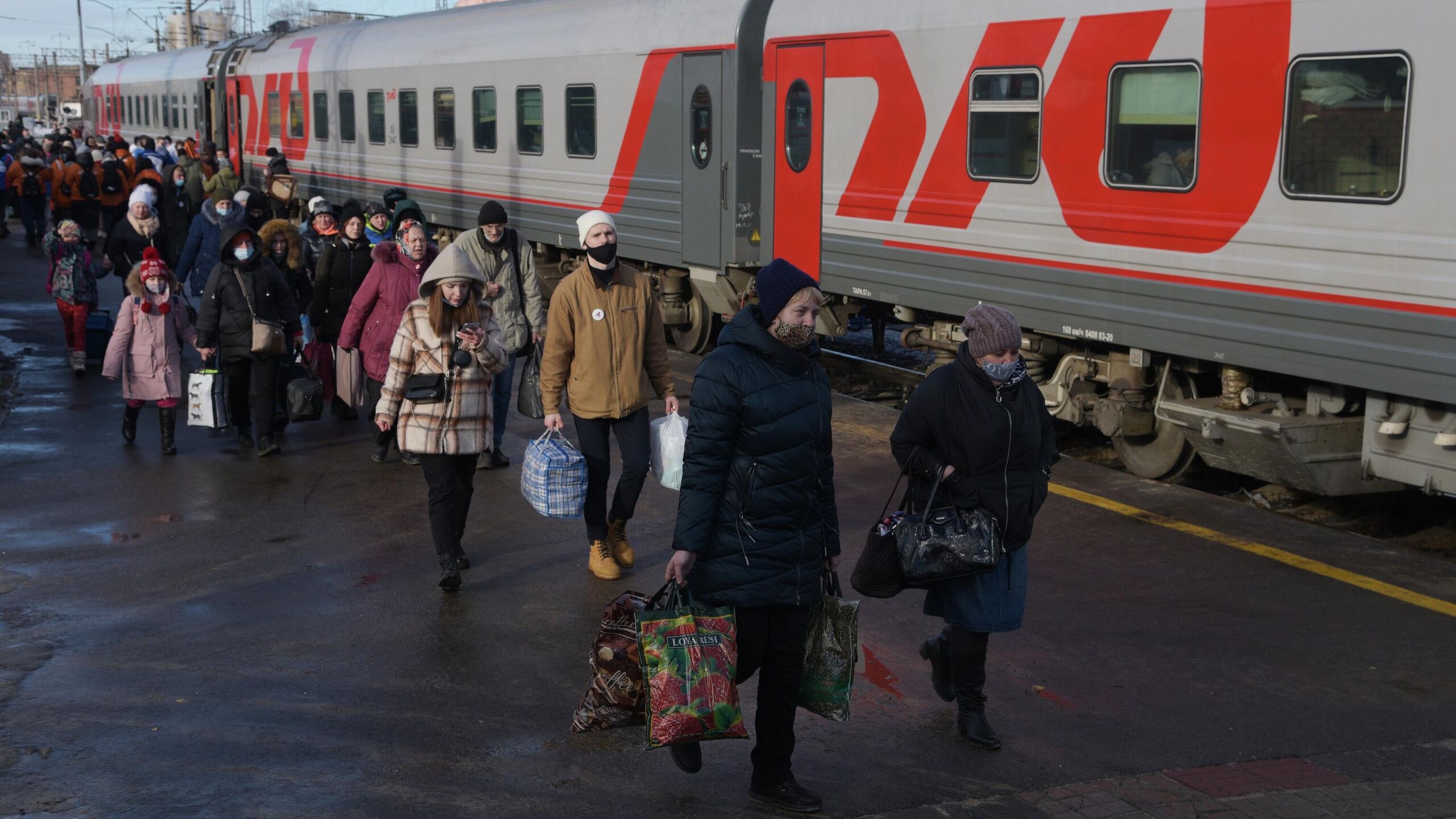 Жители донецкой и луганской народной республики. Поезд с беженцами. Беженцы с Донбасса. Российские поезда.