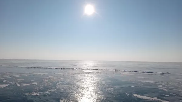Колобовник - дорожка из бликов на льду Байкала Колобовник - дорожка из бликов на льду Байкала
