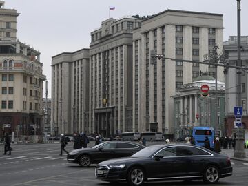 Здание Государственной думы России в Москве