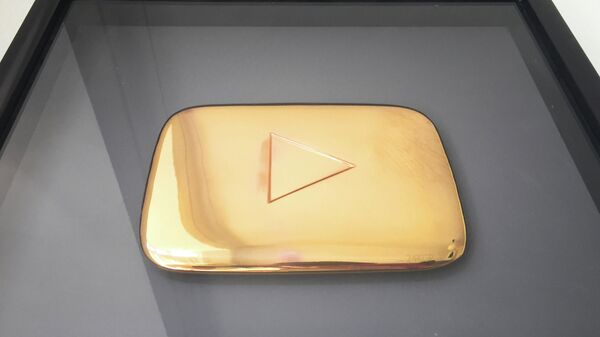 Золотая кнопка YouTube